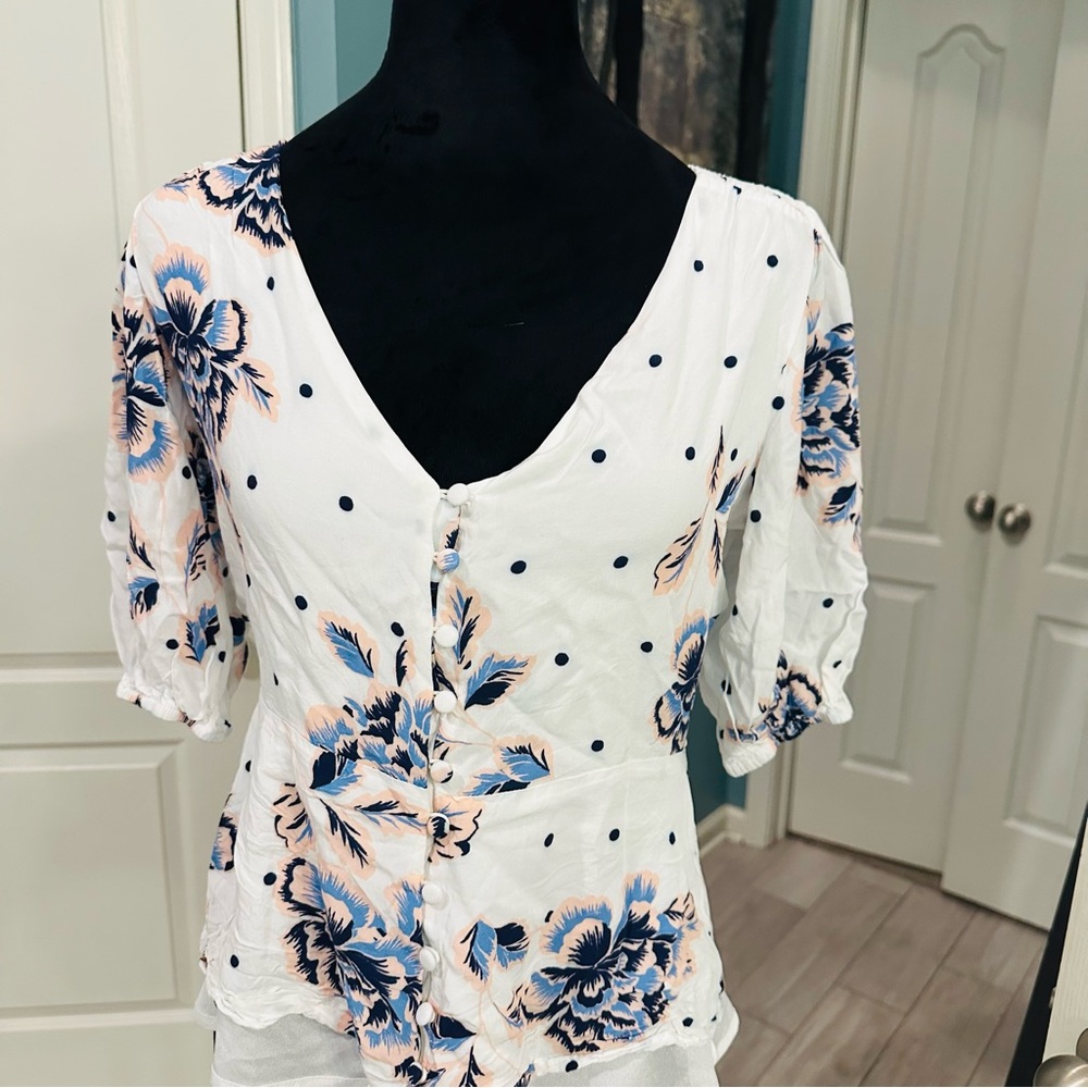 Yumi Kim Cloud 9 Floral Puff Sleeve Button Up V-Neck Blouse Size Medium